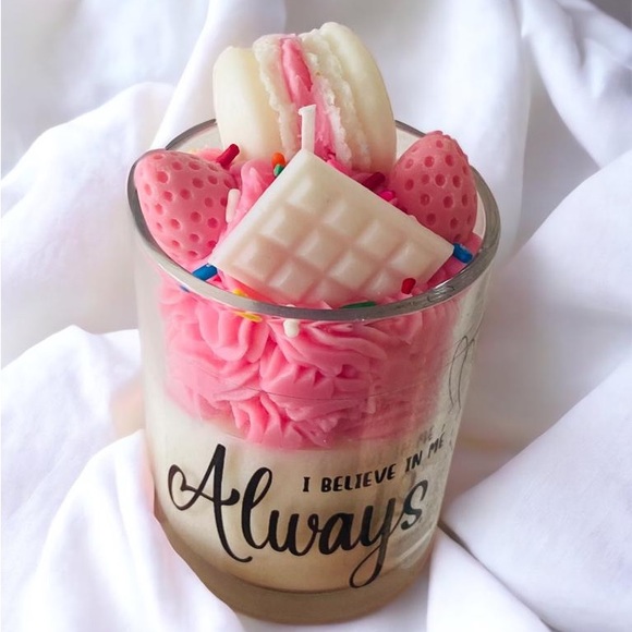 Handmade Candle Macaron - Vanilla Fragance - Picture 2 of 8